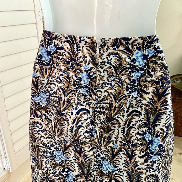 NWOT ANN TAYLOR Slim Skirt w/ Kick Pleat  Size 6  Love the Print! - Picture 5 of 7